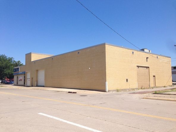627 W 2nd St, Davenport, IA 52801